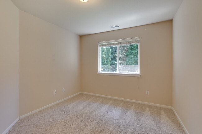 Building Photo - Luxury Home in Kenmore / Bothell!