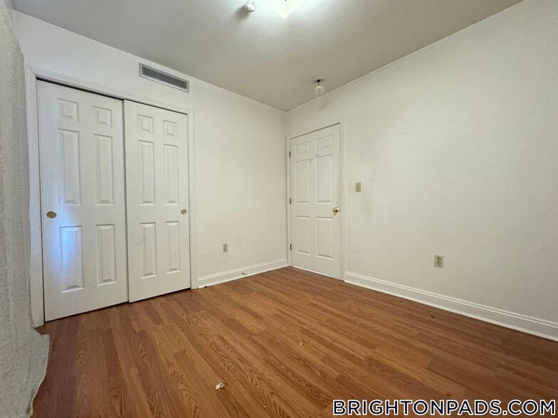 Building Photo - 8-10 Glencoe St.