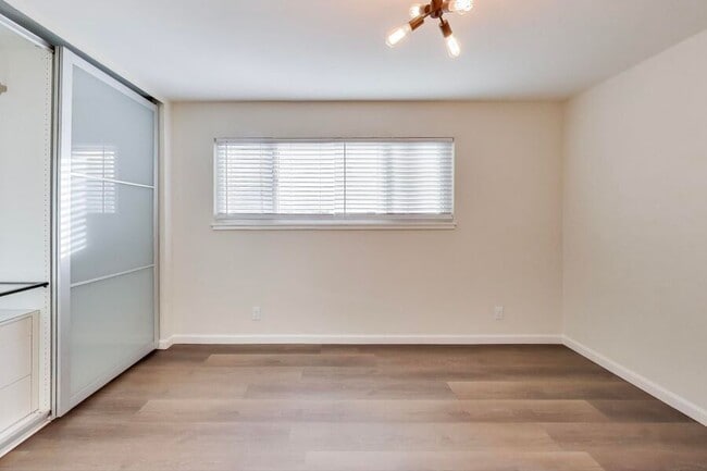 Building Photo - 1707 Shore Line Dr