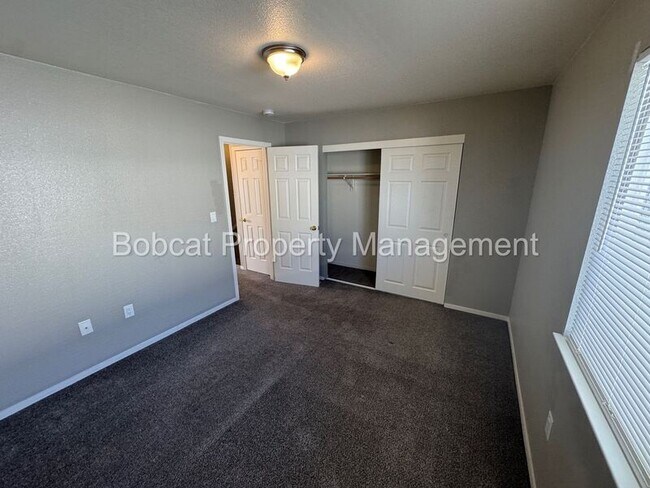 Building Photo - 3919 Pheasant Dr