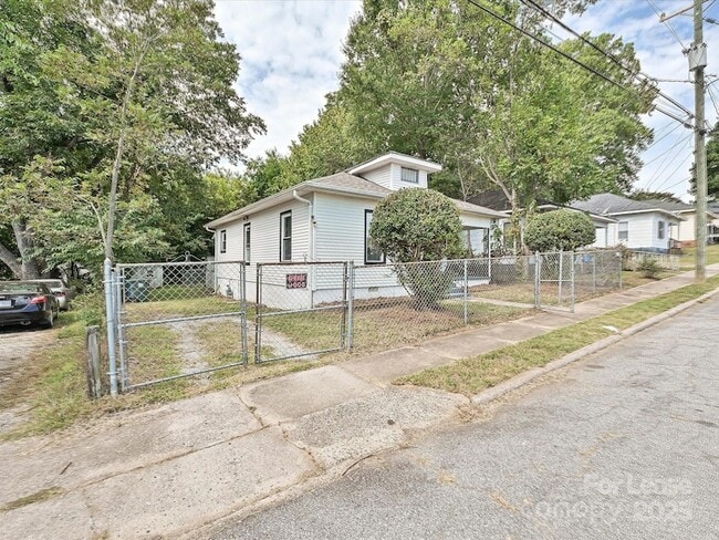 Building Photo - 515 Vance Ave