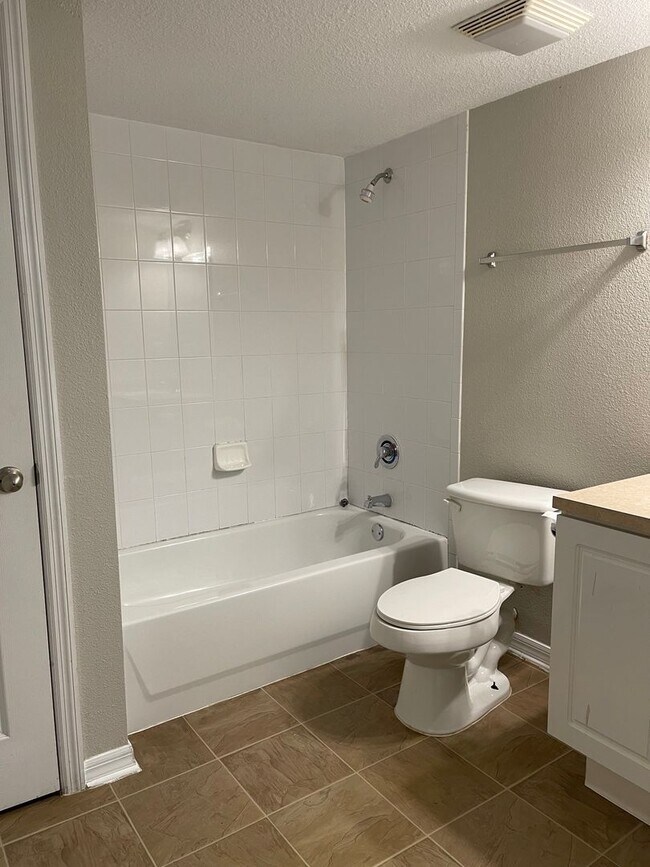 Building Photo - 2 bedroom 2 bathroom condo in Altamonte Sp...