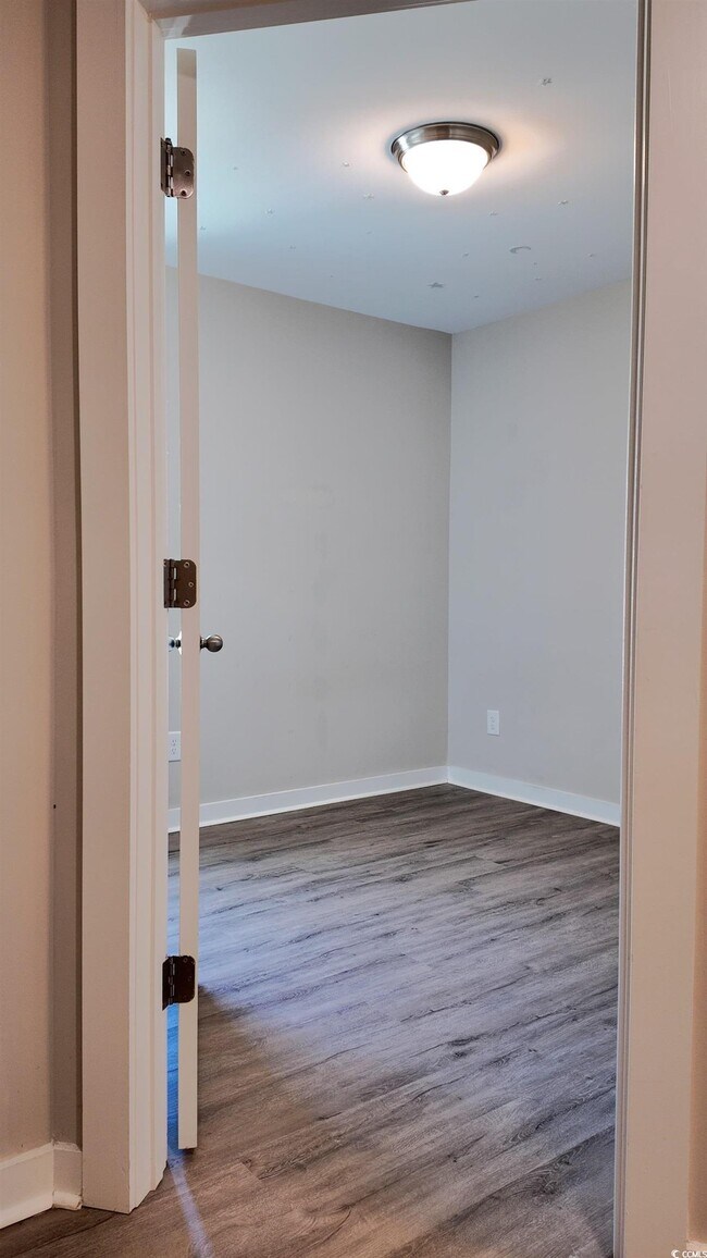 Building Photo - 1561 Heirloom Dr