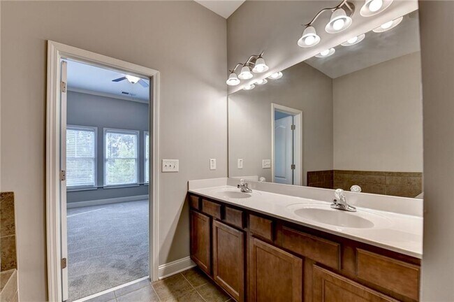 Building Photo - 812 Red Hart Ln