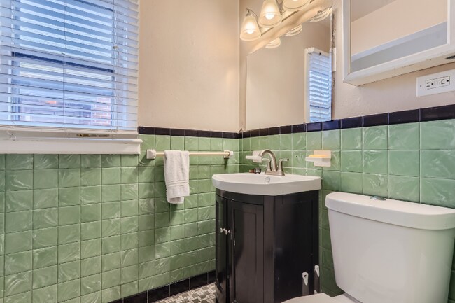 Building Photo - 759 Bellaire St