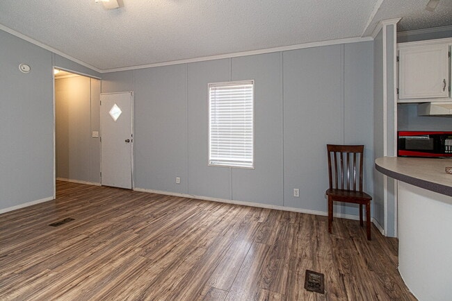 Building Photo - "Charming 2-Bed, 2-Bath Mobile Home Retrea...