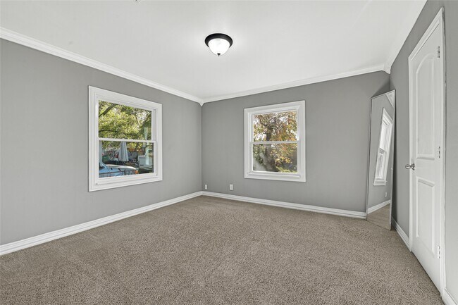 Building Photo - 5518 Sweetbriar St