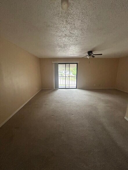 Living Room - 1233 Guelbreth Ln