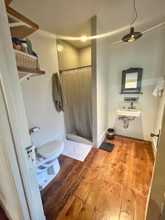 Building Photo - 1682 Bagley St