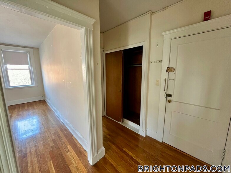 Building Photo - 131 Washington St