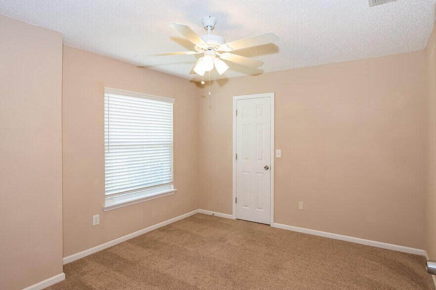 Building Photo - 4479 Cobblefield Cir W
