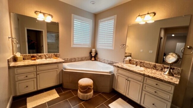 Building Photo - Beautiful Home for rent in Shannon Ranch in Visalia!