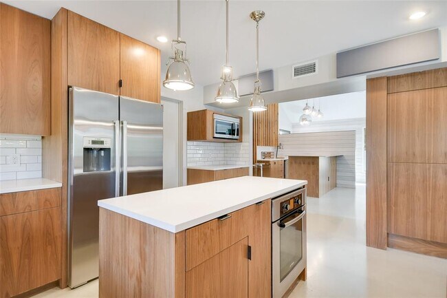 Building Photo - 3404 Rivercrest Dr