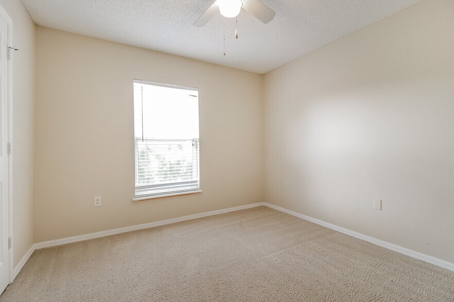 Building Photo - 12466 Woodbury Cove Dr