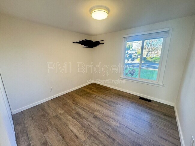 Building Photo - 670 NE 22nd St