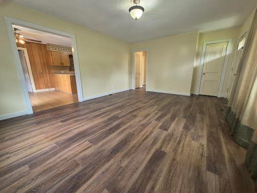 Building Photo - 1712 Pinewood Dr
