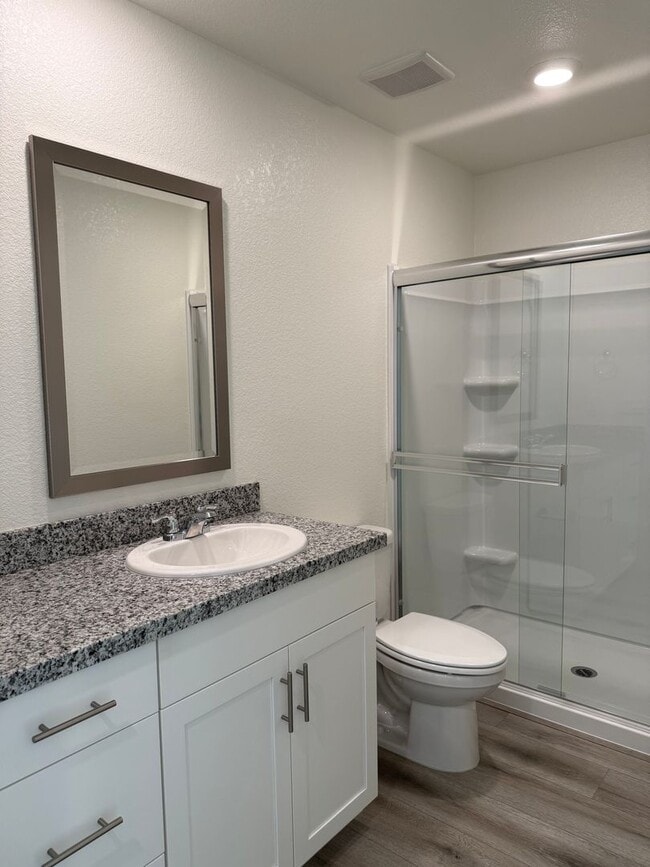 Building Photo - 2025 New Build! 5 bed 3 bath