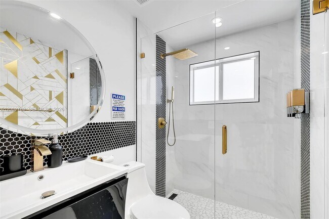 Building Photo - 301 SW 30th Ct