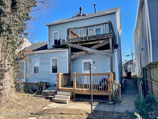 Building Photo - 216 Pope St