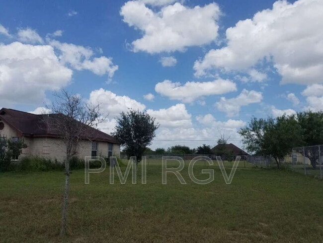 Building Photo - 8314 N Val Verde Rd