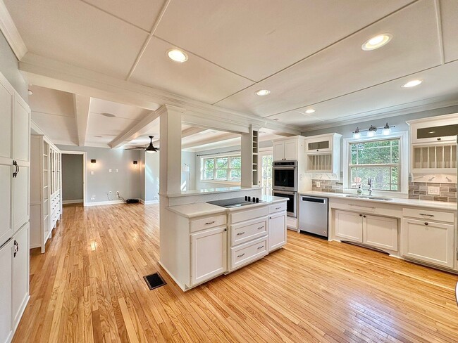 Building Photo - Spacious 4 Bedroom in the Heart of Tyler! Available Now!