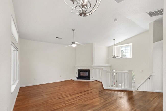 Building Photo - 3 Bedroom in Mace Ranch