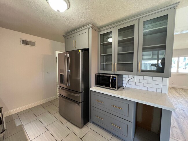 Building Photo - 5753 Mohican Dr