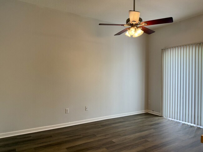 Building Photo - 823 Pine Pointe Ln