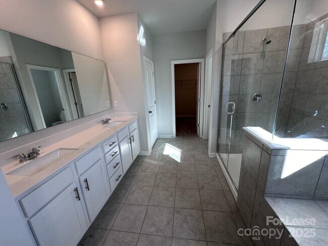 Building Photo - 5021 Kinsbridge Dr