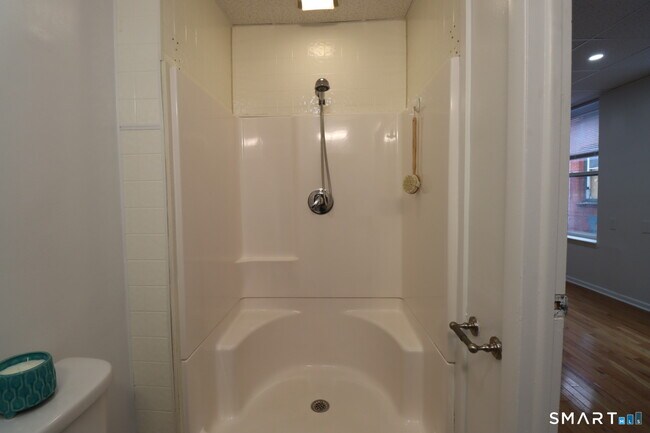 Building Photo - 140 State St