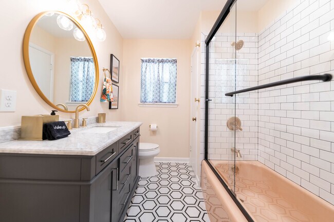 Building Photo - 6924 W Markham St