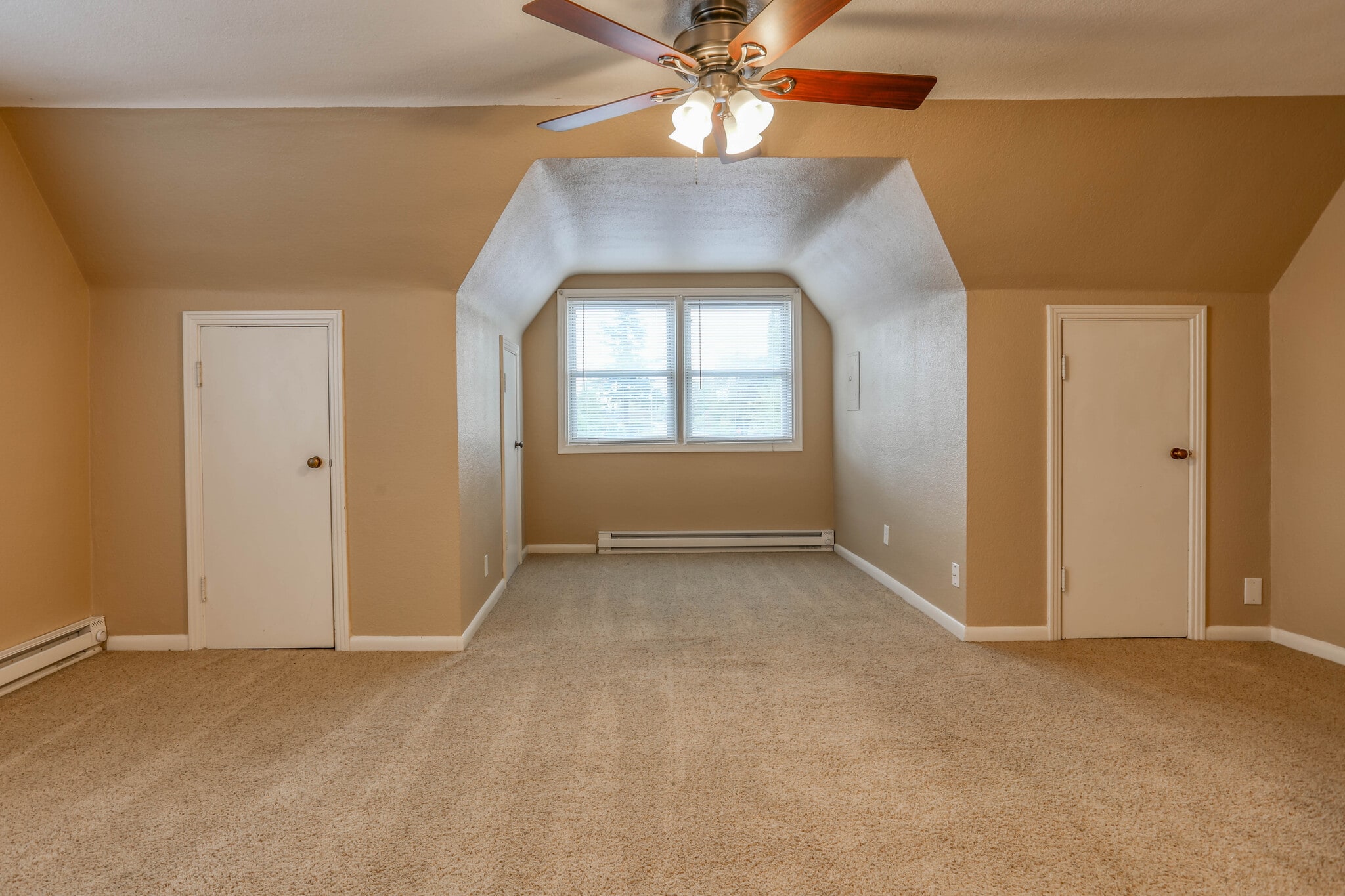 Building Photo - 3919 Creston Ave