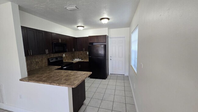 Building Photo - 6134 SW 40th Ct