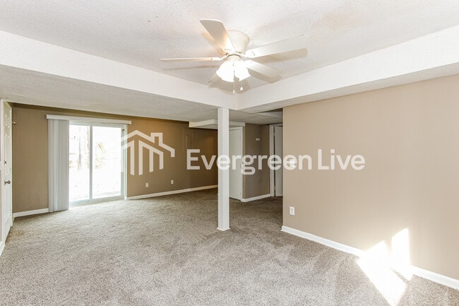 Building Photo - 209 Point S Ln