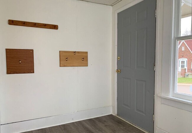 Building Photo - 1706 Colorado Ave NE