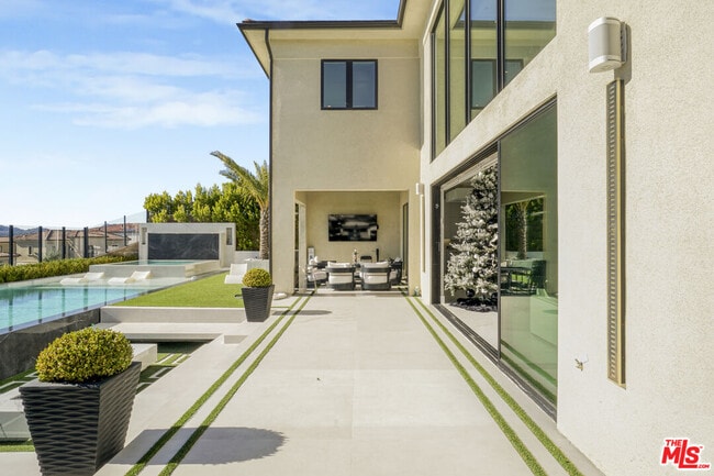 Building Photo - 20306 Willoughby Ln