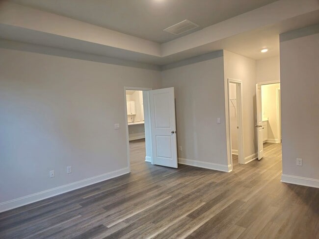 Building Photo - Live the Dream: Luxury Golf Course Living Awaits!