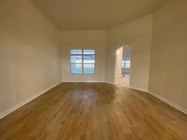 Building Photo - Your Dream Home Awaits! 5 bedroom 3 bath Single Family HOME!!