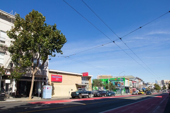 Interior Photo - 3264-3272 Mission