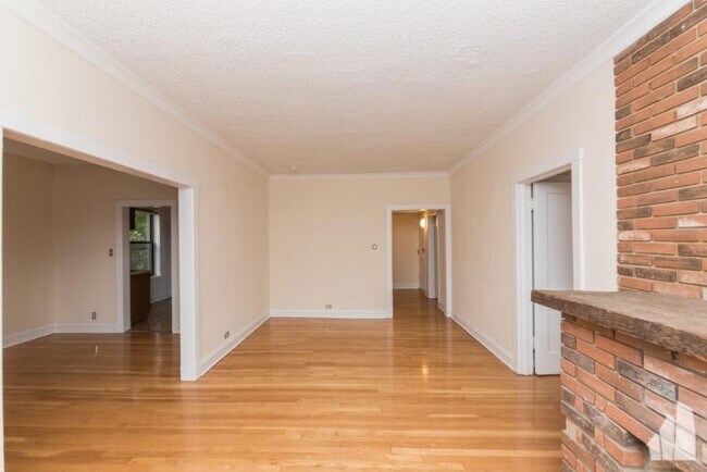 Building Photo - 2 bedroom in Chicago IL 60613