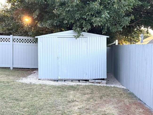 Building Photo - 8225 NW 83rd Pl