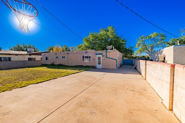 Building Photo - 1321 Delamar Ave NW