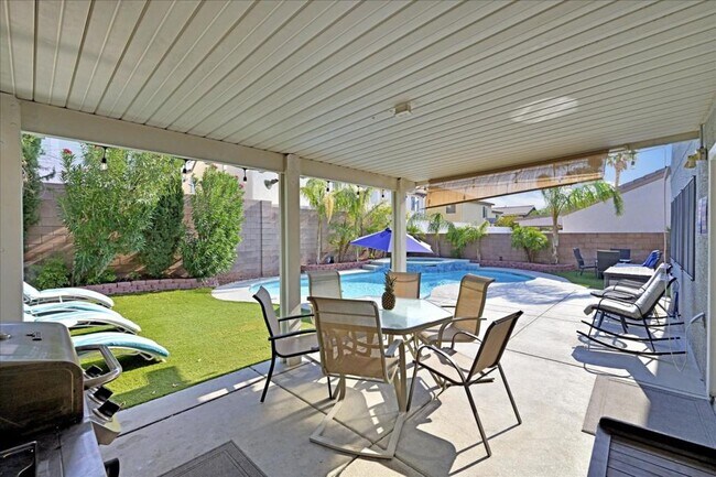 Building Photo - 2735 Peekskill Ave