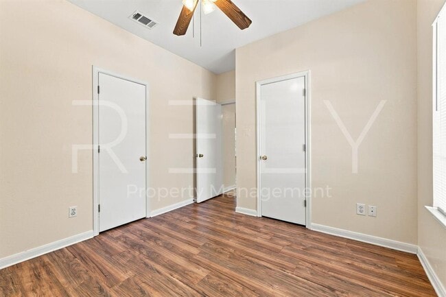 Building Photo - 2908 Whisper Oaks Ln