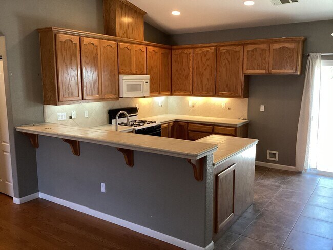 Building Photo - NOW AVAILABLE!! BEAUTIFUL GUSTINE HOME LOCATED IN GATED COMMUNITY