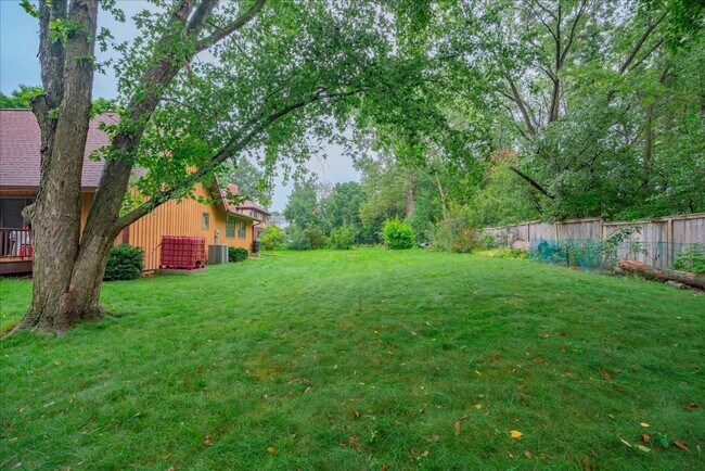 Building Photo - Parkwood Hills – Spacious 4 Bedroom, 3 Bat...