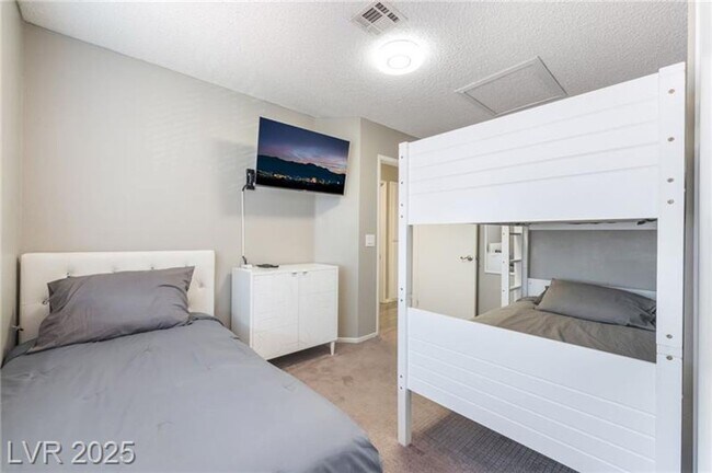 Building Photo - Beautiful 3 bedroom home ready for move-in