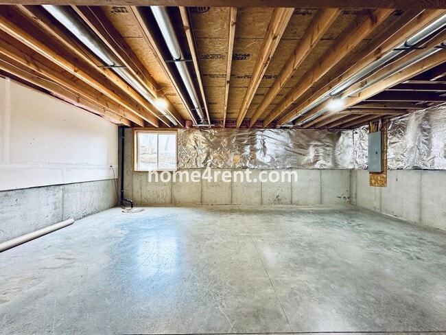 Building Photo - Stunning, Maintenance Free Townhome in Desoto w/ an Elegant Kitchen and Wood Floors Throughout!