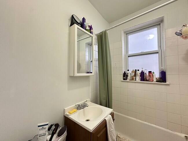 Building Photo - 5710 N Winthrop Ave