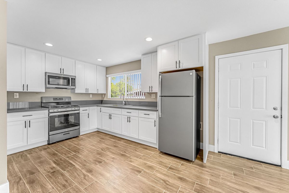 Building Photo - 2417 W Stanford St